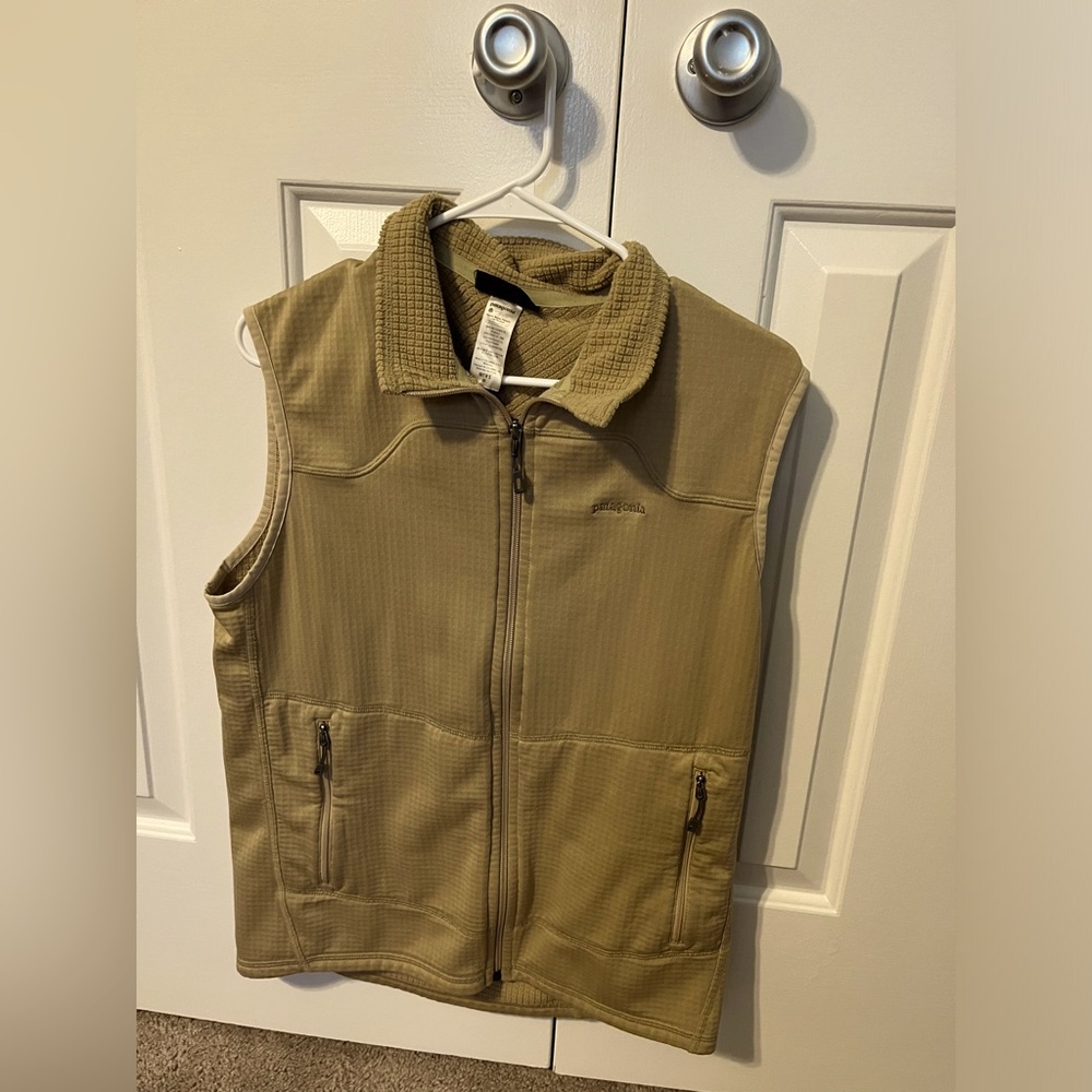Patagonia Men’s Medium Regulator Waffle Polartec Full zip vest Tan
